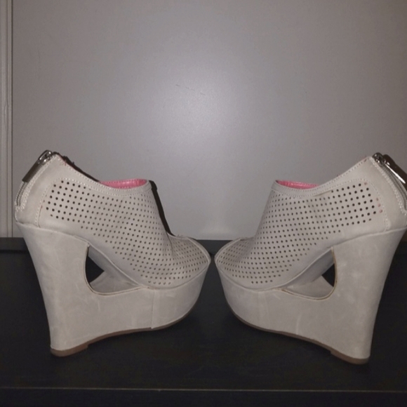 BAMBOO Shoes - 🔥Host Pick🔥 Bamboo Suede Peeptoe Wedges